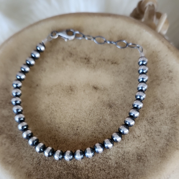Beautiful Native American Navajo Sterling Pearl Bracelet 🩶🖤🎁
